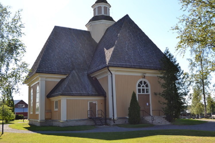 Purmo kyrka i sommartid